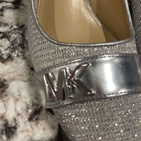 Michael Kors 9 1/2 sparkling pumps - Picture 2 of 5